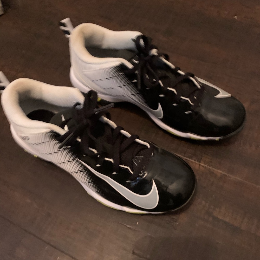 Nike Y cleats
